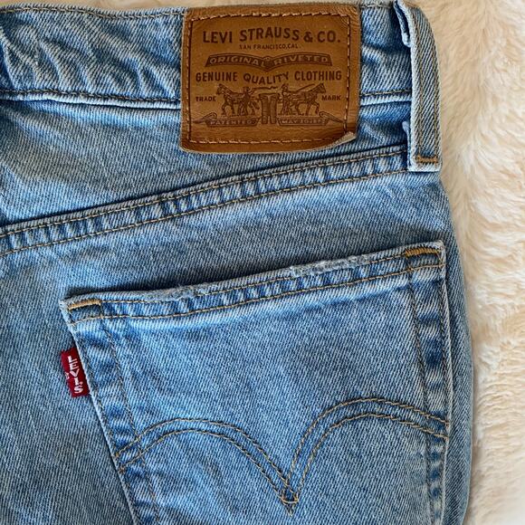 Levi's Wedgie Light Wash Raw Hem Skinny Jeans - Picture 5 of 7